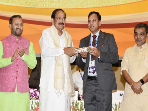 controversy over himachal teacher who has received national honor