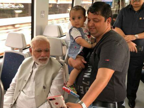 प्रधानमंत्री नरेंद्र मोदी की मेट्रो यात्रा 14 मिनट में पूरी हुई प्रधानमंत्री नरेंद्र मोदी की मेट्रो यात्रा 14 मिनट में पूरी हुई