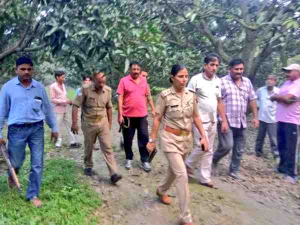 lady police along with her force arrested 4 criminals in hapur