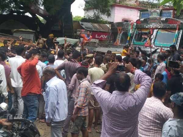 लाइसेंसी पिस्टल से की फायरिंग