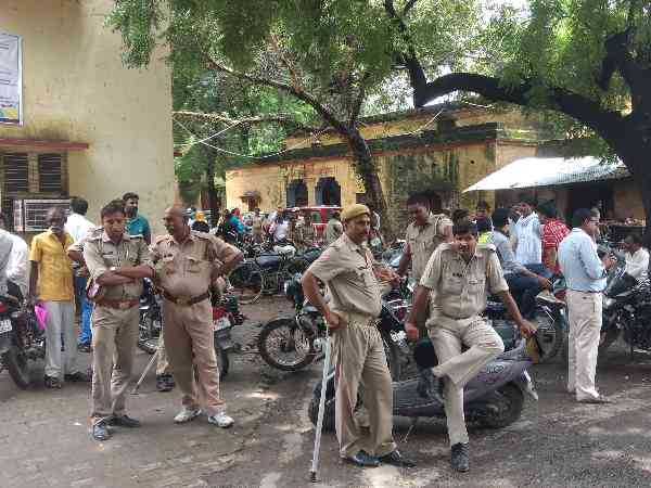 मिर्ज़ापुर आते समय हुआ विवाद 