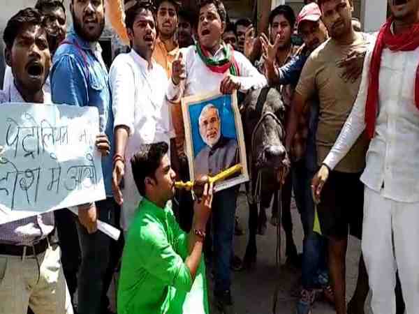 विपक्ष का प्रदर्शन