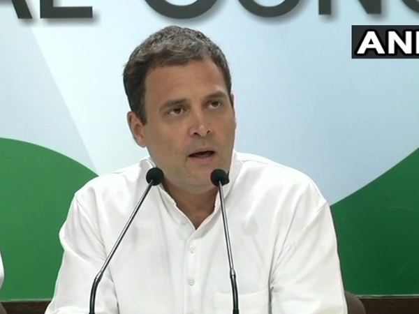 देश का चौकीदार चोरी कर गया