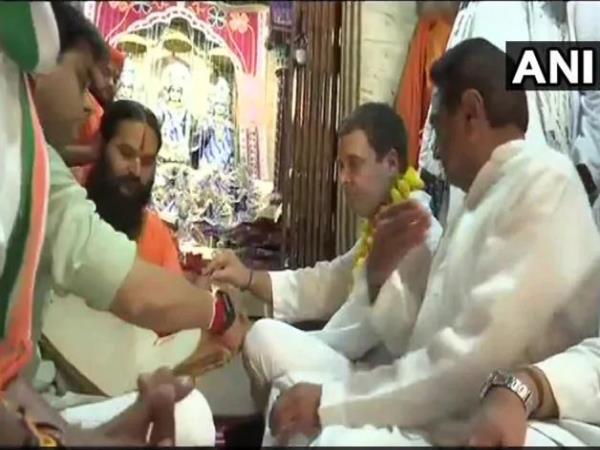 rahul gandhi rambhakt poster has been installed in chitrakoot