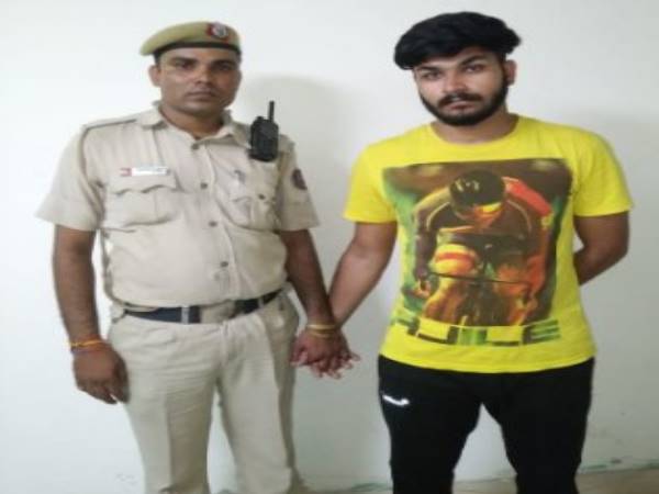 वॉट्सऐप पर भेजा वीडियो
