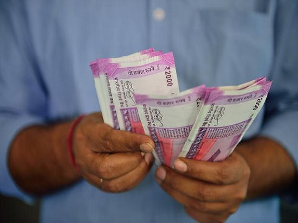 'और गिरेगा रुपया'