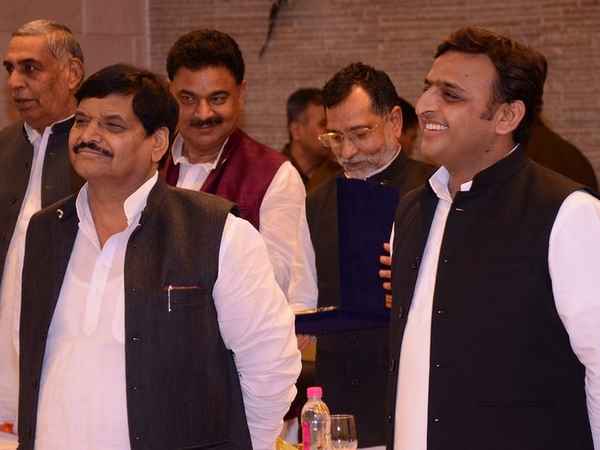 सपा देख रही नफा-नुक्सान 