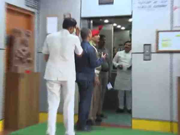 mla stops lift of chief minister and create ruckus video viral