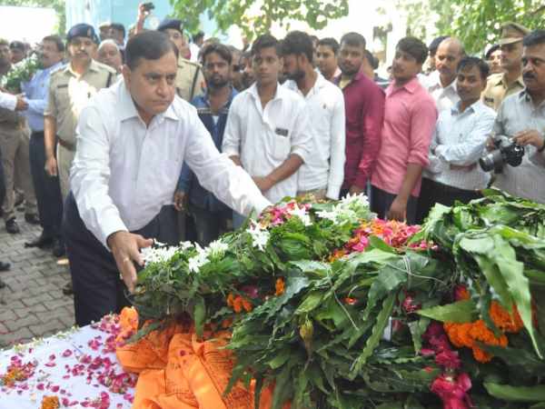  पुलिस कर रही सघन जांच