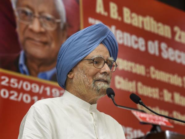 Armed Forces Must Remain Uncontaminated From Sectarian Appeal says Manmohan Singh Armed Forces Must Remain Uncontaminated From Sectarian Appeal says Manmohan Singh