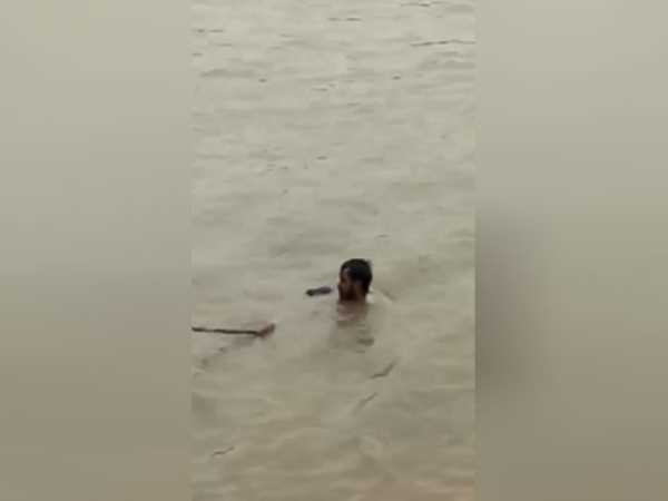 frustated teachers jump into the gomti river