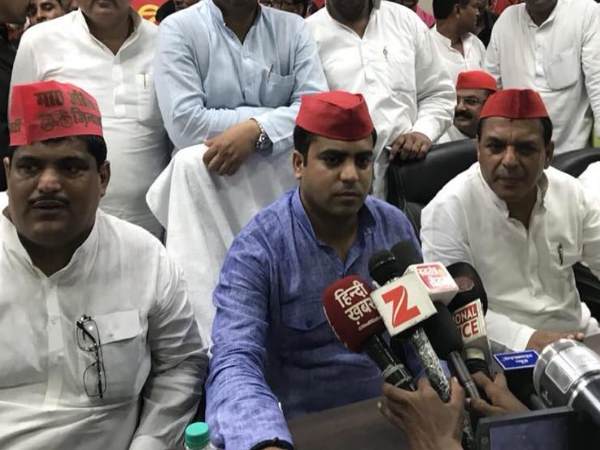 पहली बार यादव परिवार से आया बयान