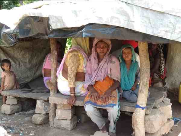 यूपी: बीस रुपए के चक्कर में आरोपी ने महिला का सर कूचकर किया हत्या, महिला की मौके पर मौत