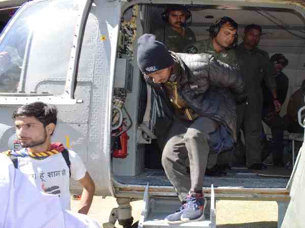 वायुसेना कर रही है रेस्क्यू