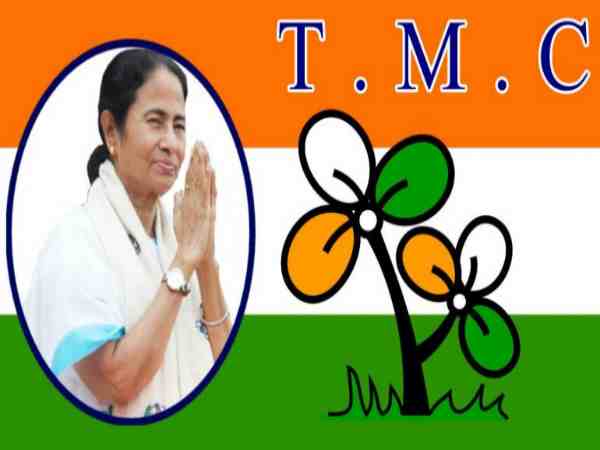 टीएमसी कार्यालय पर फहराया गया उल्टा तिरंगा टीएमसी कार्यालय पर फहराया गया उल्टा तिरंगा