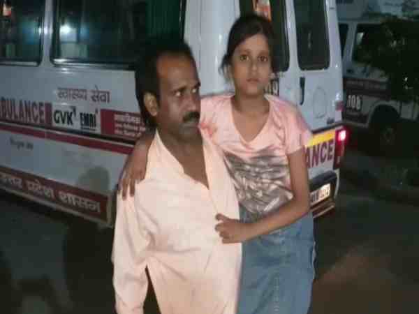 यूपी: मंदिर में पहले प्रसाद चढ़ाने को लेकर दो पक्ष आपस में भिड़े, जमकर हुई पत्थरबाजी