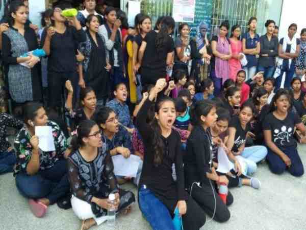  छात्रों के खिलाफ दर्ज हुआ मुकदमा