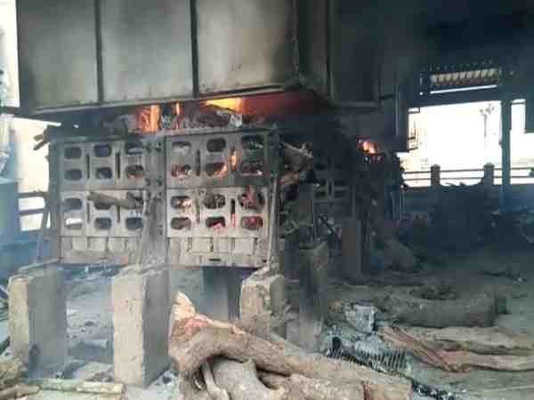 funeral of people started on the rooftops in Varanasi, many are in waiting list funeral of people started on the rooftops in Varanasi, many are in waiting list