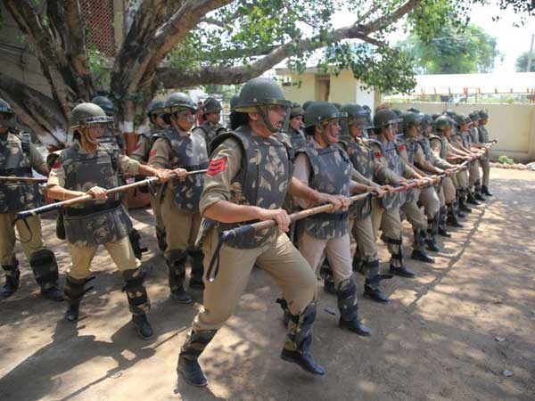 पुलवामा में मोबाइल इंटरनेट सेवाओं पर रोक 