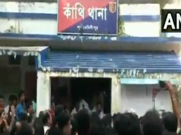 WATCH:3 history-sheeters, including Karna Bera, escape from police custody while they were being taken to Contai Court in East Midnapore. WATCH:3 history-sheeters, including Karna Bera, escape from police custody while they were being taken to Contai Court in East Midnapore.