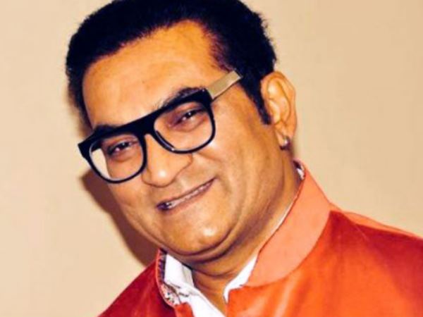 'महिला के कान पर किस किया और नोचा'