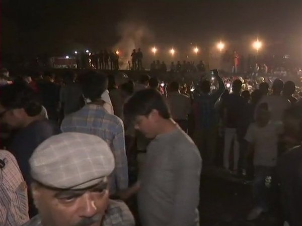 ट्रेन गुजरने के बाद देखा तो लाशें बिखरी थी... ट्रेन गुजरने के बाद देखा तो लाशें बिखरी थी...