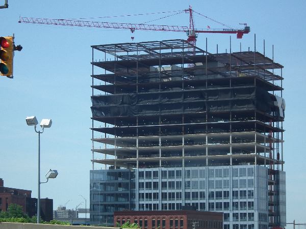 अब तक बांटे 300 फ्लैट्स