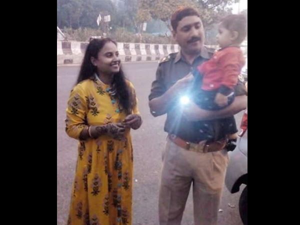 बच्ची को बंद कर बाजार गए माता-पिता