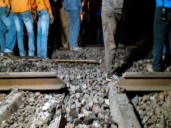 ट्रेन निकलने के बाद सैकड़ों परिवार उजड़ चुके थे