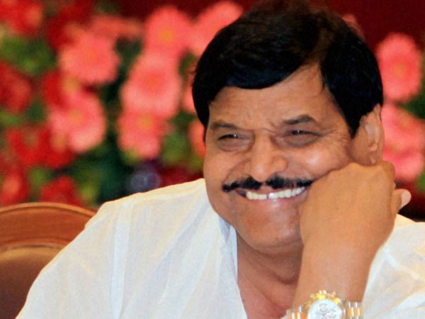 अखिलेश के मंच पर दिखे मुलायम तब से बदल गए शिवपाल के तेवर अखिलेश के मंच पर दिखे मुलायम तब से बदल गए शिवपाल के तेवर