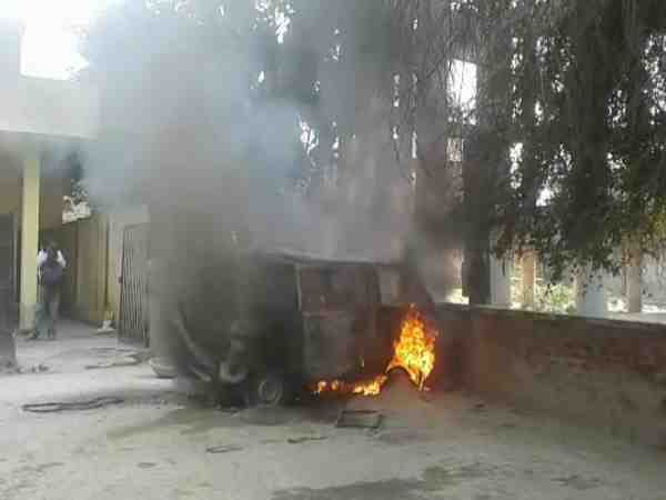 while refueling the gas car catches fire in meerut city