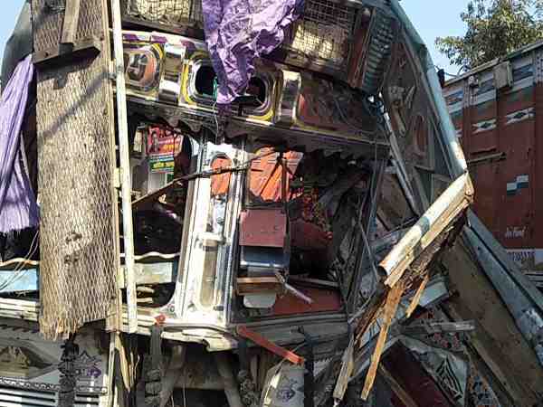  three people died in road accident in amethi