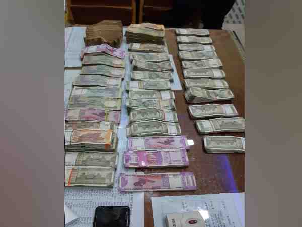 police seized more than 17 lakh rupees during checking from sagar