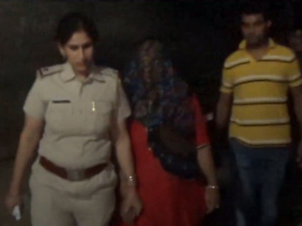  ऐसे पकड़ी गई युवती