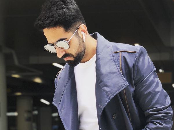 दो खेमों में बंट गया है बॉलीवुड