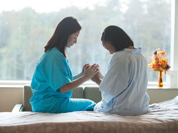 मदद को आगे आई सास