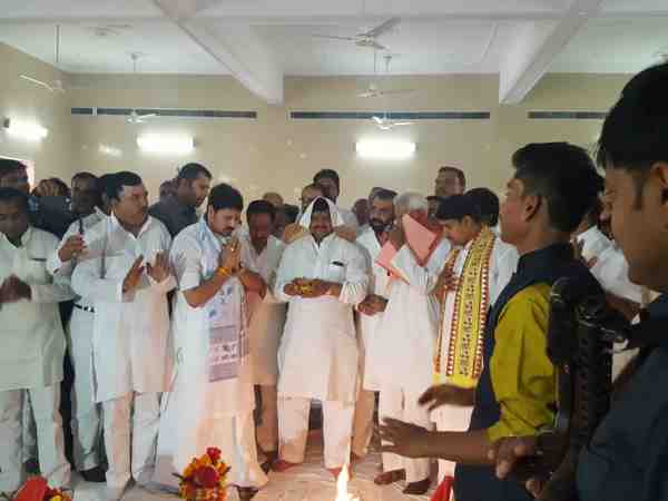 अखिलेश और शिवपाल के बीच अनबन