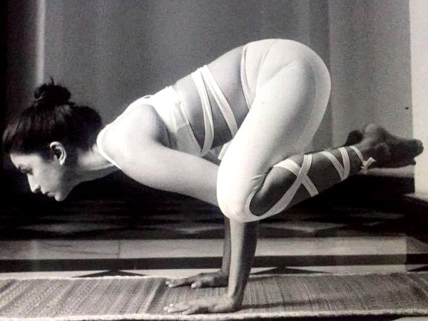 चेतन ने की जबरन KISS करने की कोशिश