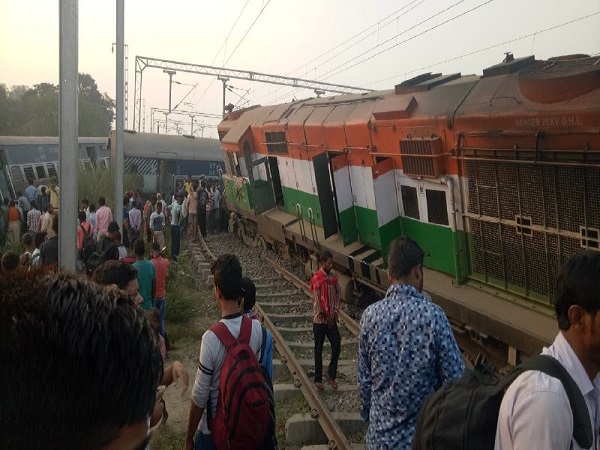new farakka express train derailed raebareli 7 died atleast 40 people injured new farakka express train derailed raebareli 7 died atleast 40 people injured