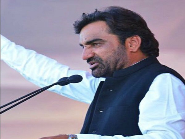 2013 में हनुमान की बगावत 2013 में हनुमान की बगावत