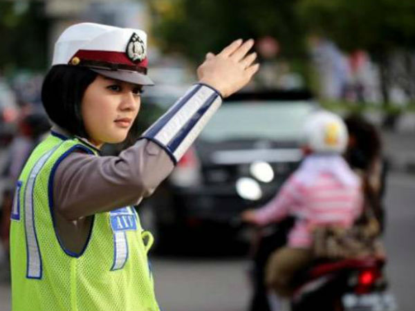  यहां वर्दी पहनने से पहले देनी होती है वर्जिनिटी टेस्ट 