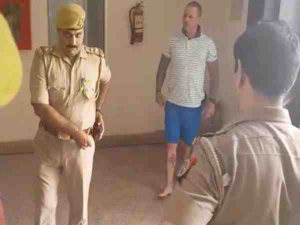 american boy beats delhi girl in vrindavan then showed knife to police