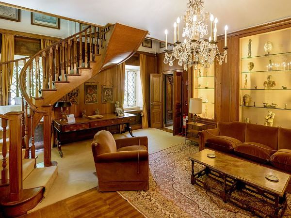 हॉलीवुड सितारों का है आना-जाना