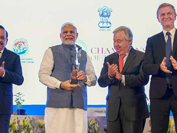 दुनिया को बताई सीरिया की हकीकत 