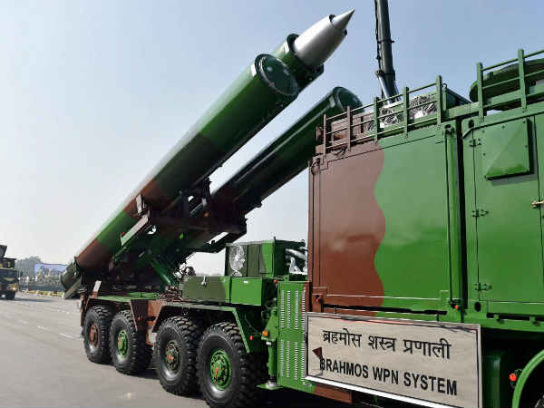 ब्रह्मोस को बताया बेकार 