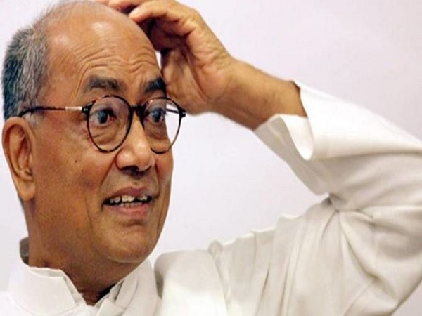 फेक फोटो ट्वीट कर फंसे दिग्विजय सिंह