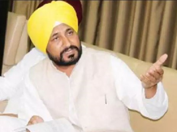 महिला IAS को आपत्तिजनक मैसेज भेजने के मामला