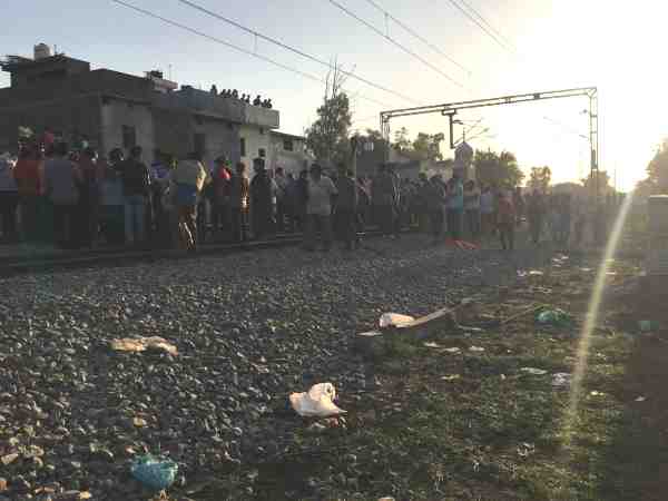 ट्रेन की रफ्तार 100 किमी प्रति घंटा थी