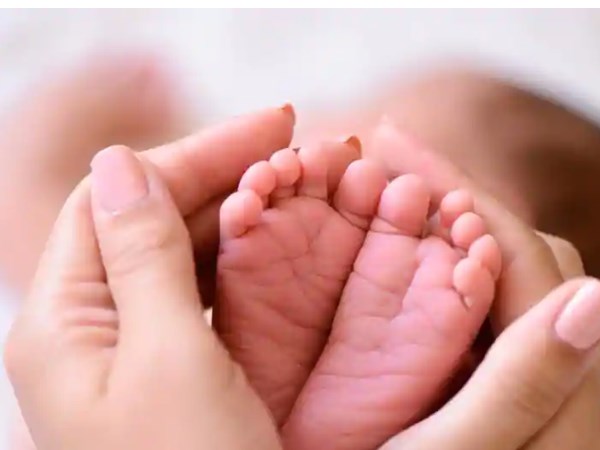 तीन बेटियों को नहीं पाल सकता था इसलिए बेच दी