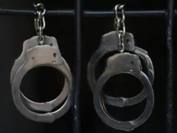 दोनों बच्चियों को चंद्रपारा स्वास्थ्य केंद्र में रखा गया